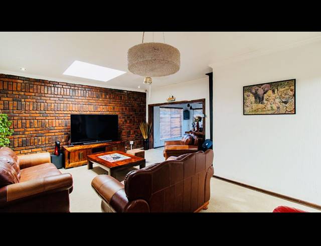 5 BEDROOM FREEHOLD FOR SALE IN BRACKENHURST